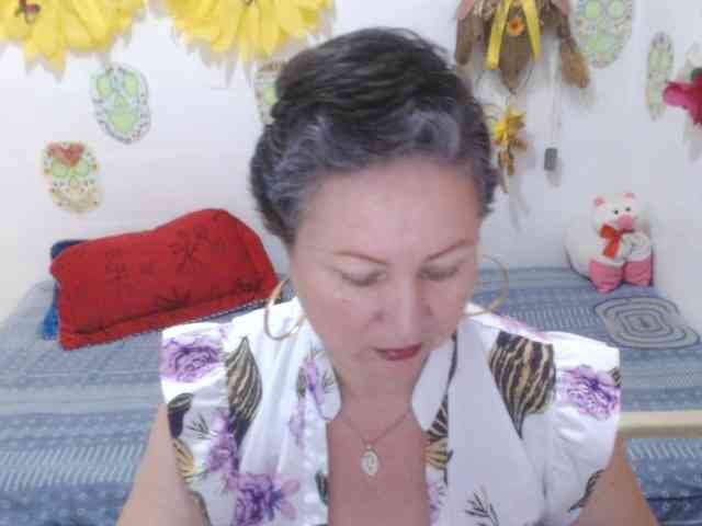 LADYQUEEN520 webcam