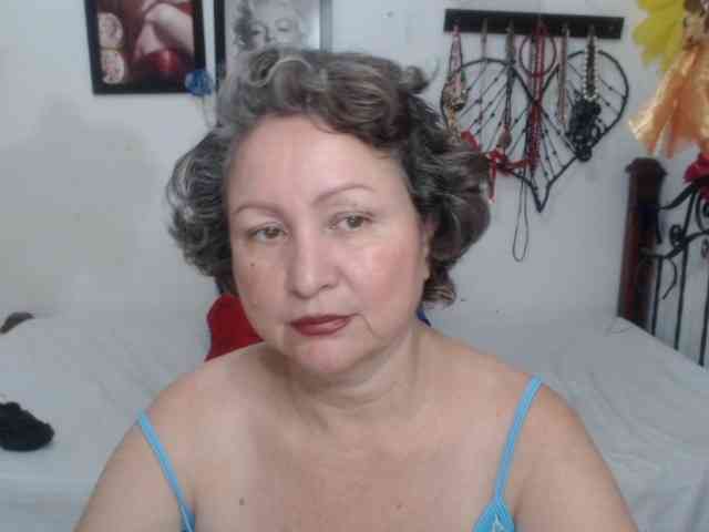 LADYQUEEN520 webcam