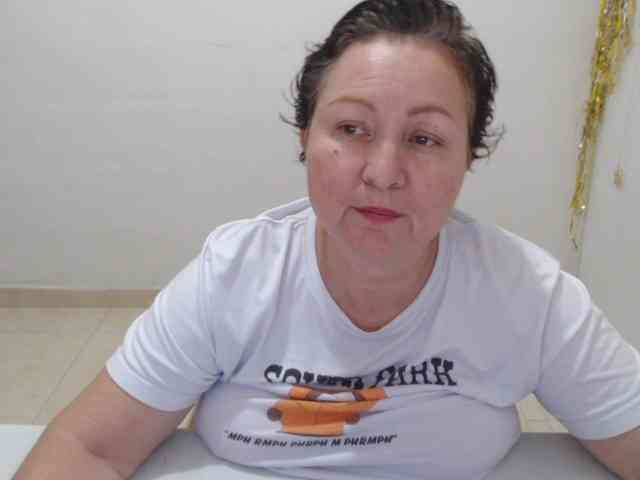 LADYQUEEN520 Live Webcam on BongaCams