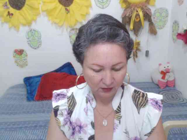 LADYQUEEN520 webcam