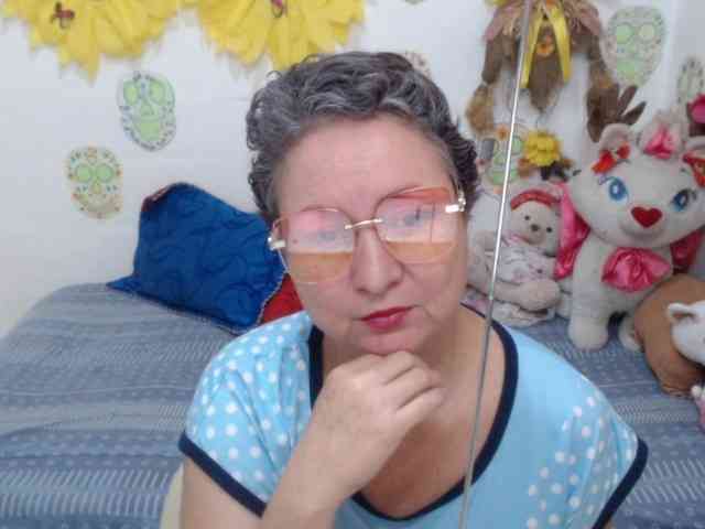 LADYQUEEN520 webcam