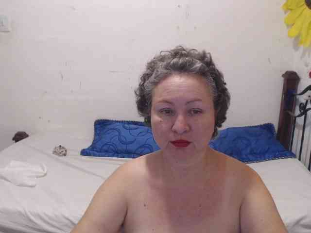 LADYQUEEN520 webcam