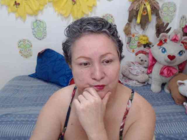 LADYQUEEN520 webcam