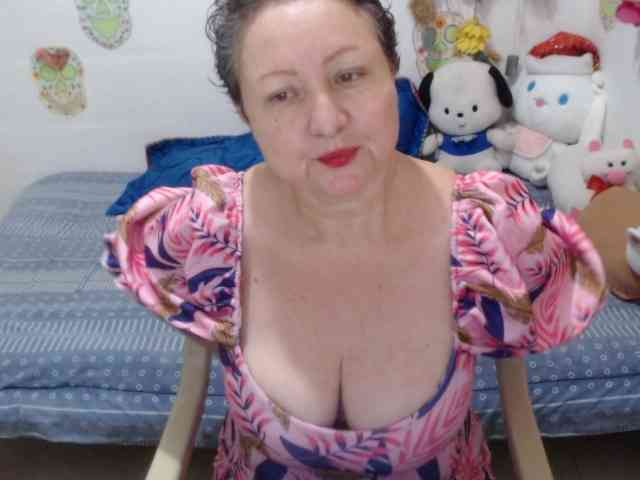 LADYQUEEN520 webcam