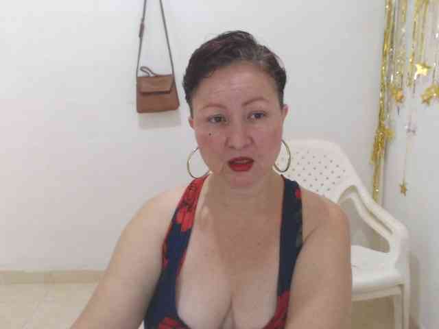 LADYQUEEN520 webcam