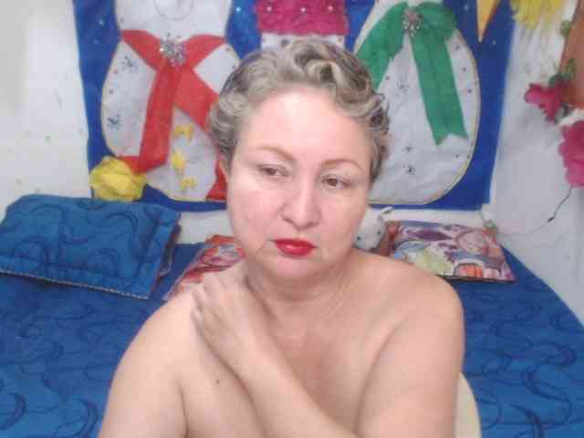 LADYQUEEN520 webcam