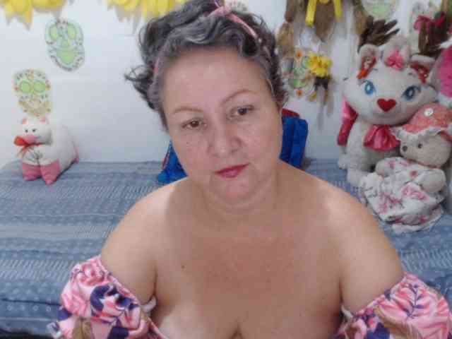LADYQUEEN520 webcam