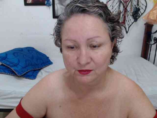 LADYQUEEN520 webcam