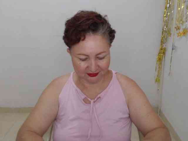 LADYQUEEN520 webcam