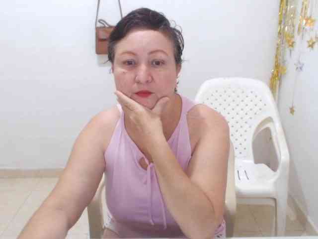 LADYQUEEN520 webcam