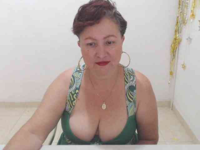 LADYQUEEN520 webcam