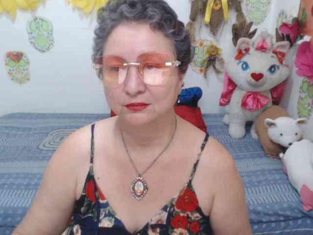 LADYQUEEN520 webcam