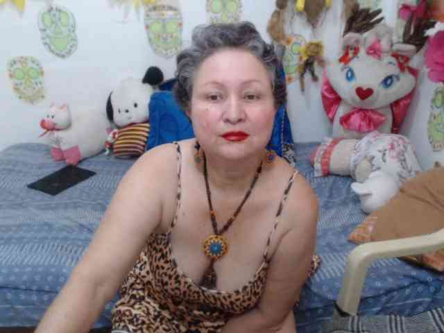 LADYQUEEN520 webcam