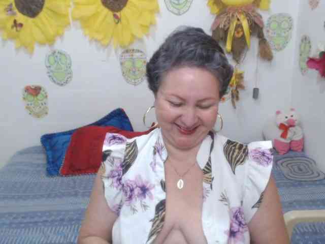 LADYQUEEN520 webcam