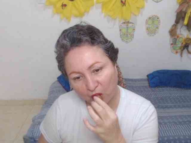 LADYQUEEN520 webcam