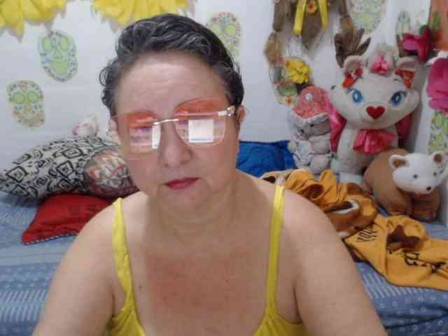 LADYQUEEN520 webcam