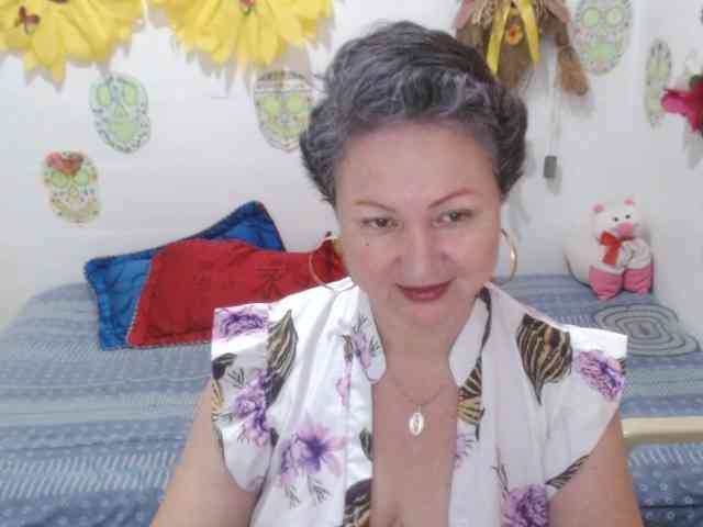 LADYQUEEN520 webcam