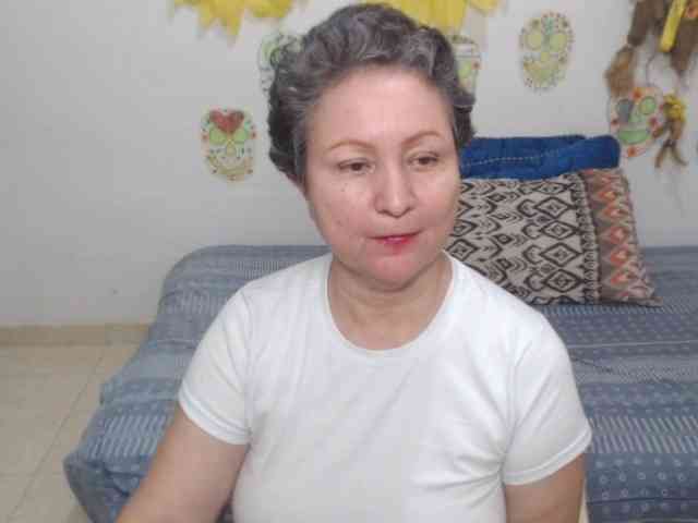 LADYQUEEN520 webcam