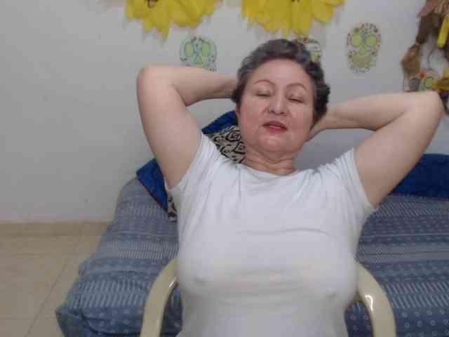 LADYQUEEN520 webcam