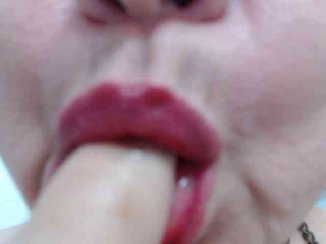 LADYQUEEN520 Live Webcam on BongaCams