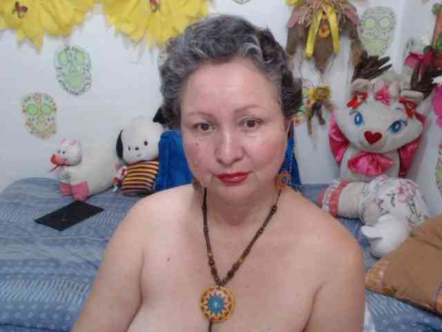 LADYQUEEN520 webcam