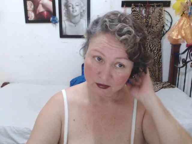 LADYQUEEN520 webcam