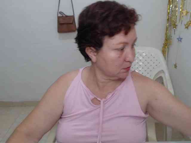 LADYQUEEN520 webcam