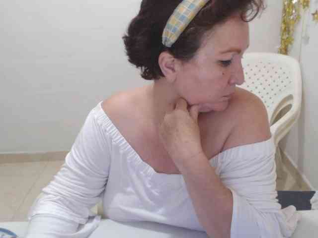 LADYQUEEN520 webcam