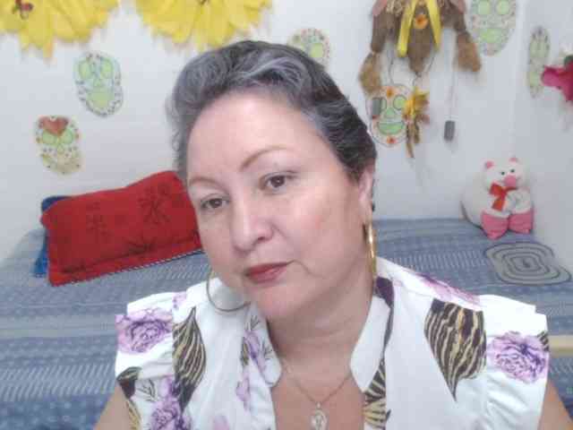 LADYQUEEN520 webcam