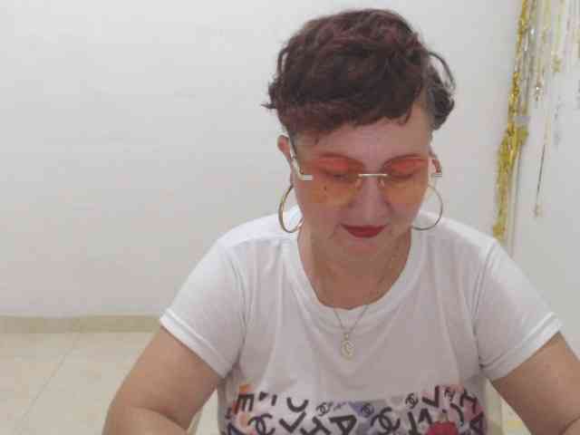 LADYQUEEN520 webcam