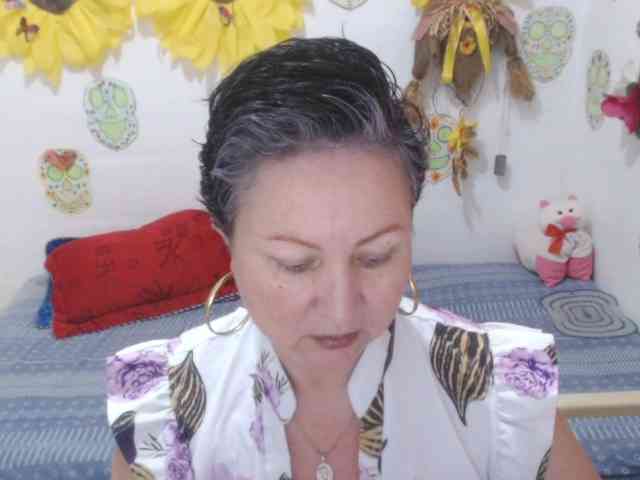 LADYQUEEN520 webcam
