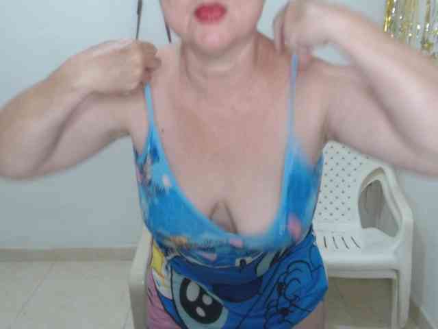 LADYQUEEN520 webcam