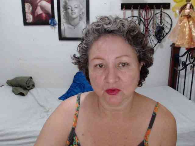 LADYQUEEN520 Live Webcam on BongaCams