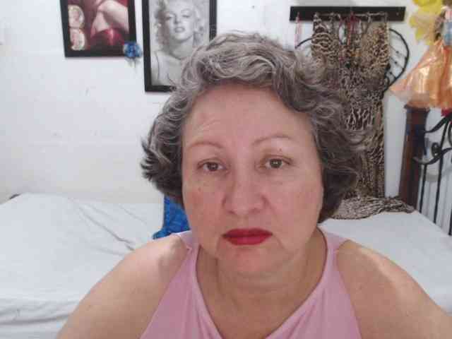 LADYQUEEN520 Live Webcam on BongaCams