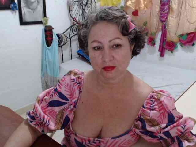 LADYQUEEN520 webcam
