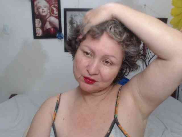 LADYQUEEN520 webcam