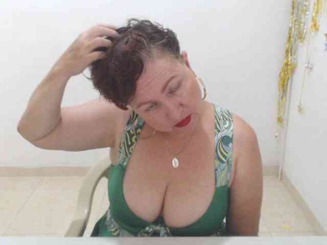 LADYQUEEN520 webcam