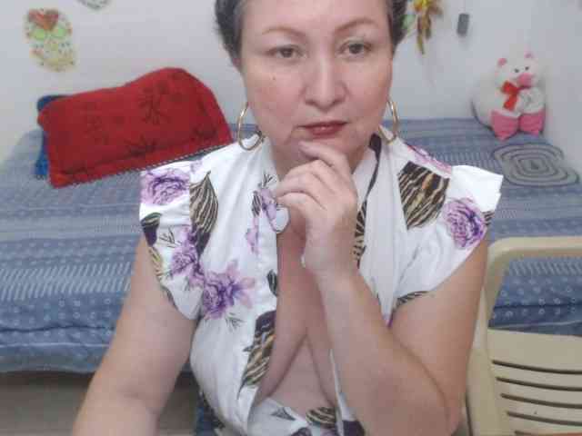 LADYQUEEN520 webcam
