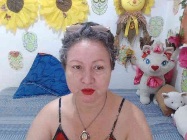 LADYQUEEN520 webcam