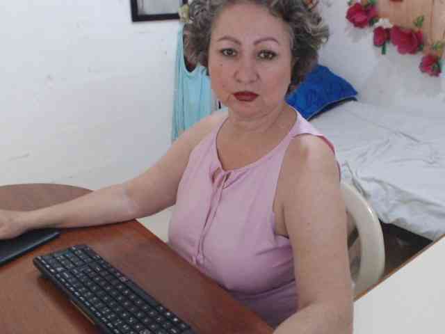 LADYQUEEN520 webcam