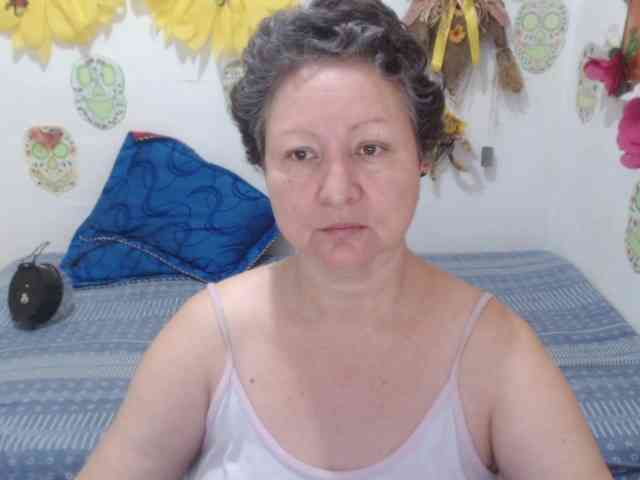 LADYQUEEN520 webcam
