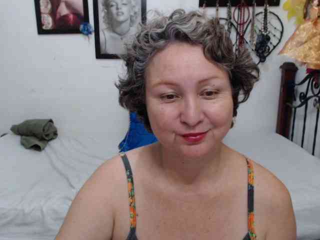 LADYQUEEN520 webcam