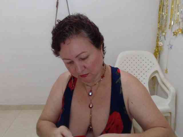 LADYQUEEN520 webcam