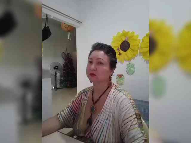 LADYQUEEN520 webcam