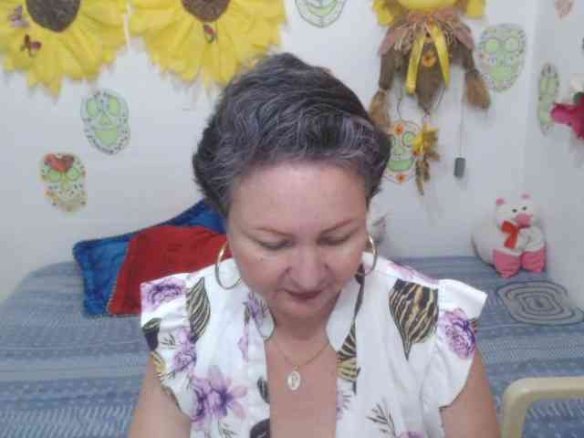 LADYQUEEN520 webcam