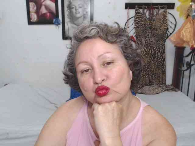 LADYQUEEN520 Live Webcam on BongaCams