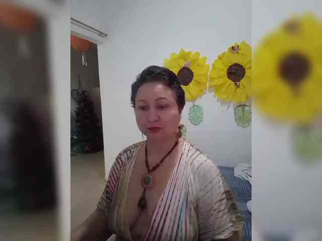 LADYQUEEN520 webcam