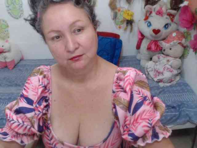 LADYQUEEN520 LADYQUEEN520