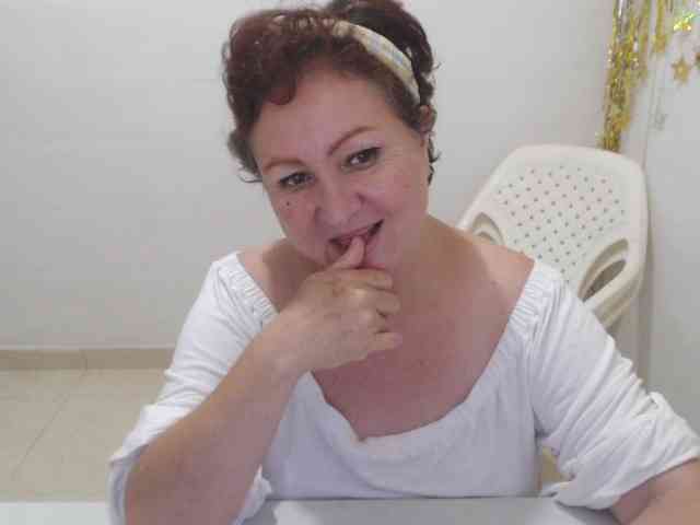 LADYQUEEN520 webcam