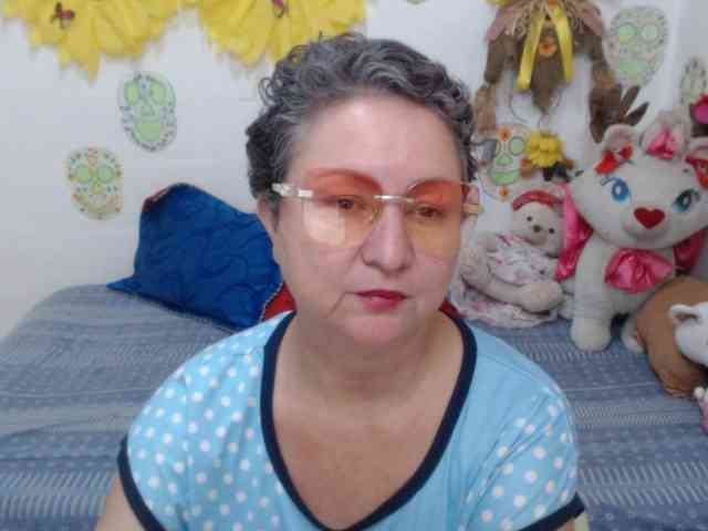 LADYQUEEN520 webcam